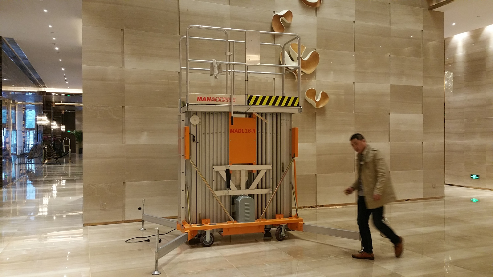 曼克斯雙桅柱鋁合金升降機(jī) 曼克斯雙桅柱鋁合金升降機(jī)