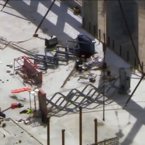 剪叉式高空作業(yè)平臺翻到 剪叉式高空作業(yè)平臺翻到