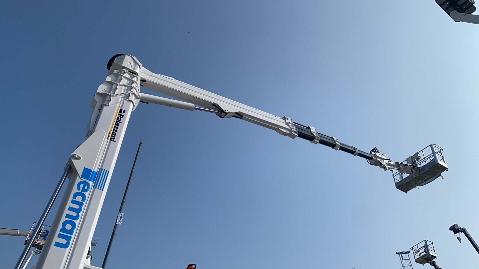 58米蜘蛛式高空作業(yè)平臺 58米蜘蛛式高空作業(yè)平臺